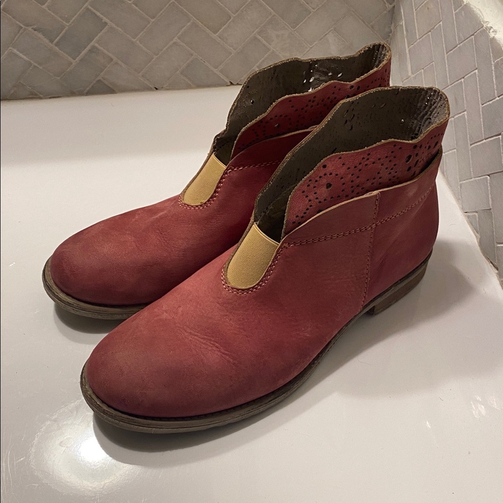 Sundance Stargazer Western Maroon Italian Ankle Booties